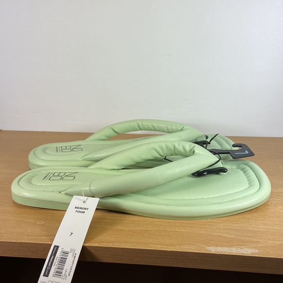 No Boundaries Memory Foam Puffy Flip Flops Women’s Size 7 - Picture 3 of 12